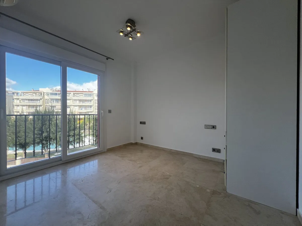 e56daed5-fac4-4b27-8db8-d5ccbef4b363