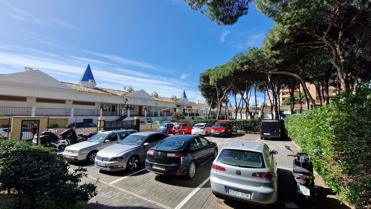 6d5131aa-58c0-42ca-988b-676f4b3ad76c