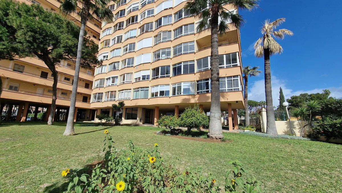 ab8f2156-bfb5-4c6b-a209-6b97fd4d4745