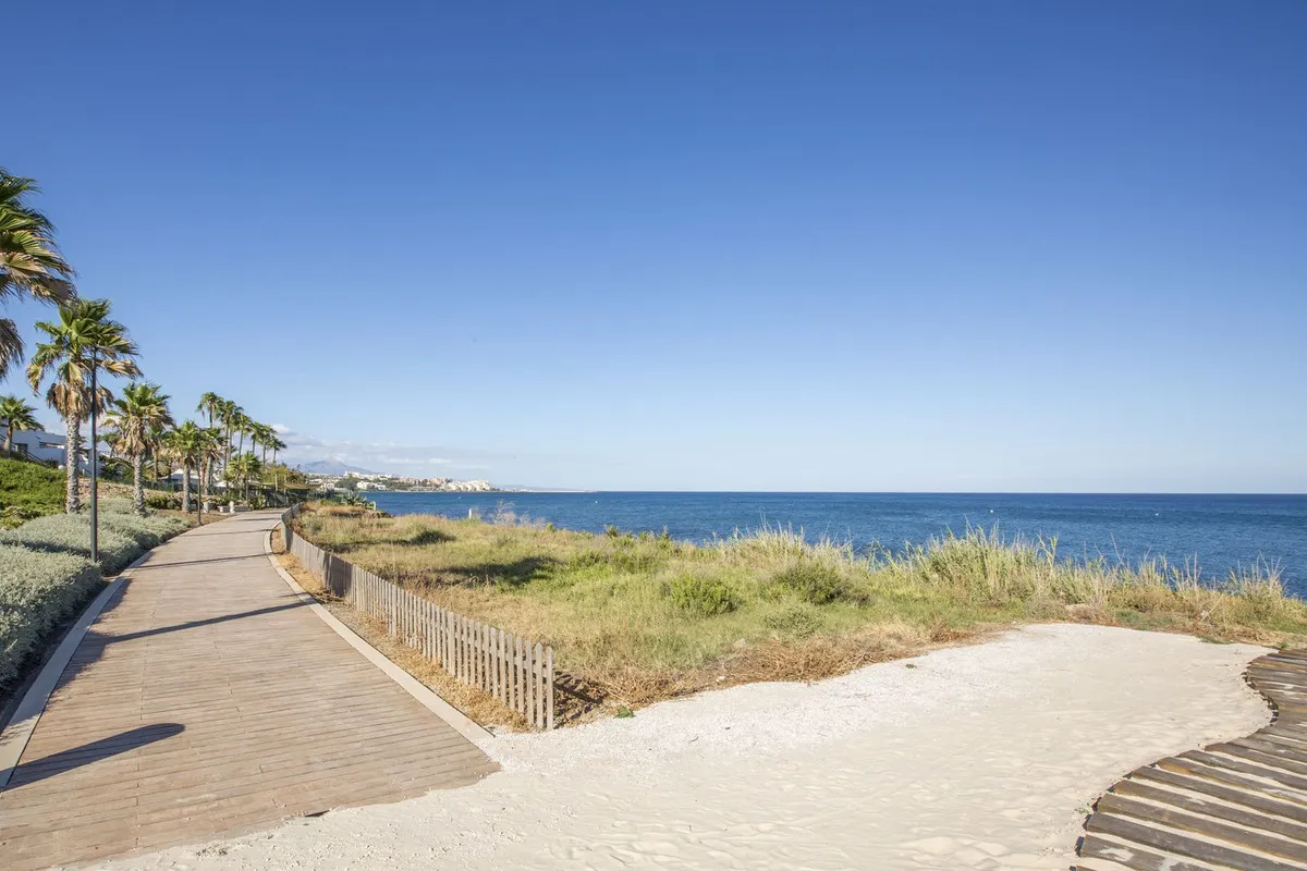 c17934d9-1d59-4b64-a57b-b69d88cdc18a