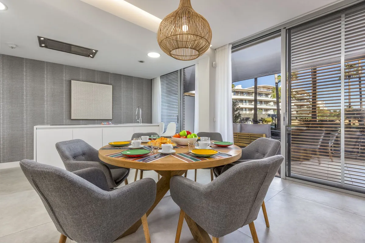 dbb07a10-e03a-4db5-b85a-746178abaf68