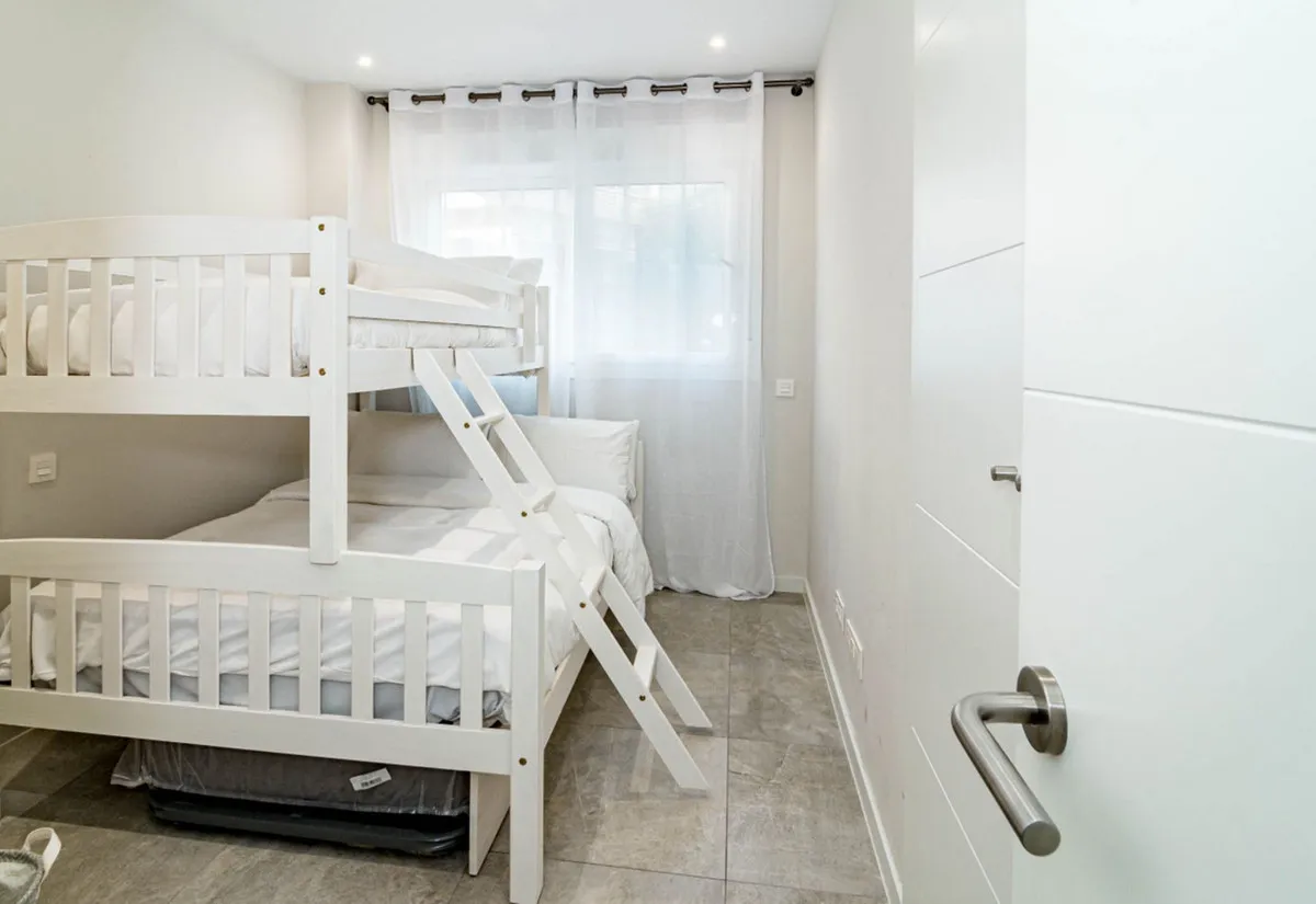 d7ae33b2-a76e-43d3-9295-fb9d5e49dc5b