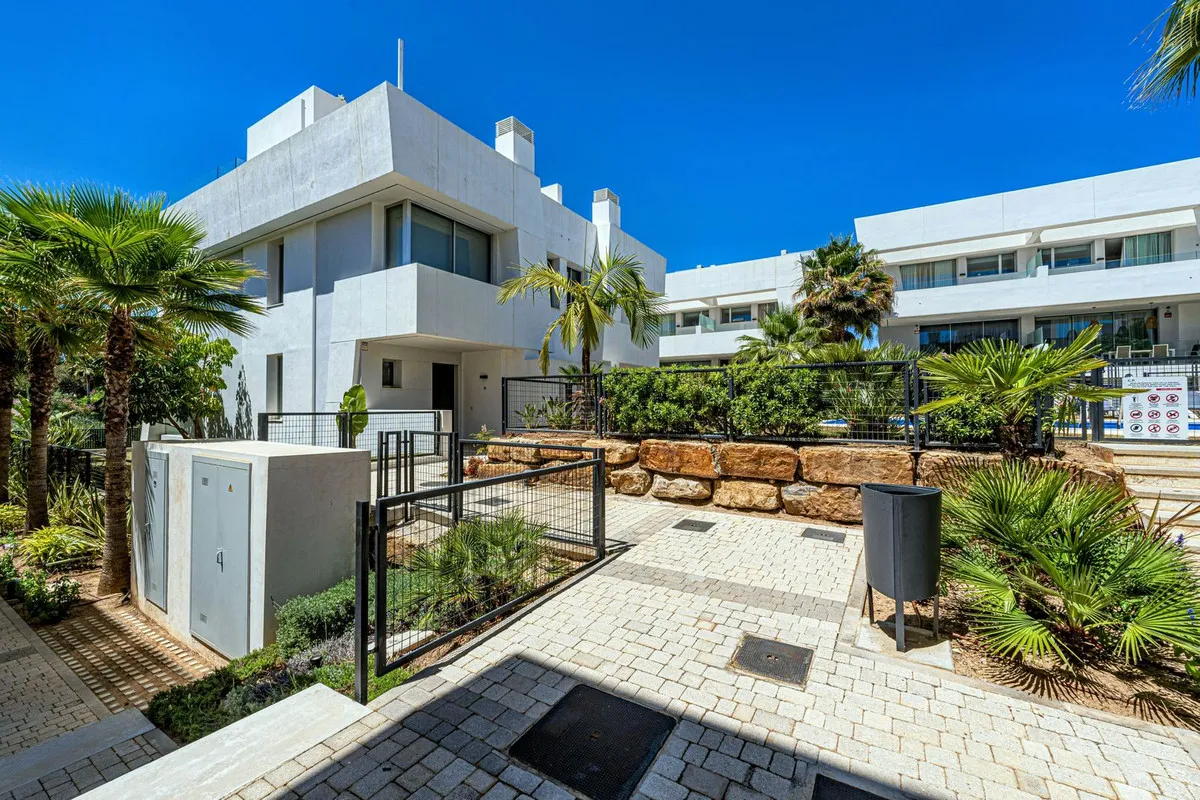 0e65d852-5667-4b9f-8221-8535a92bcf28