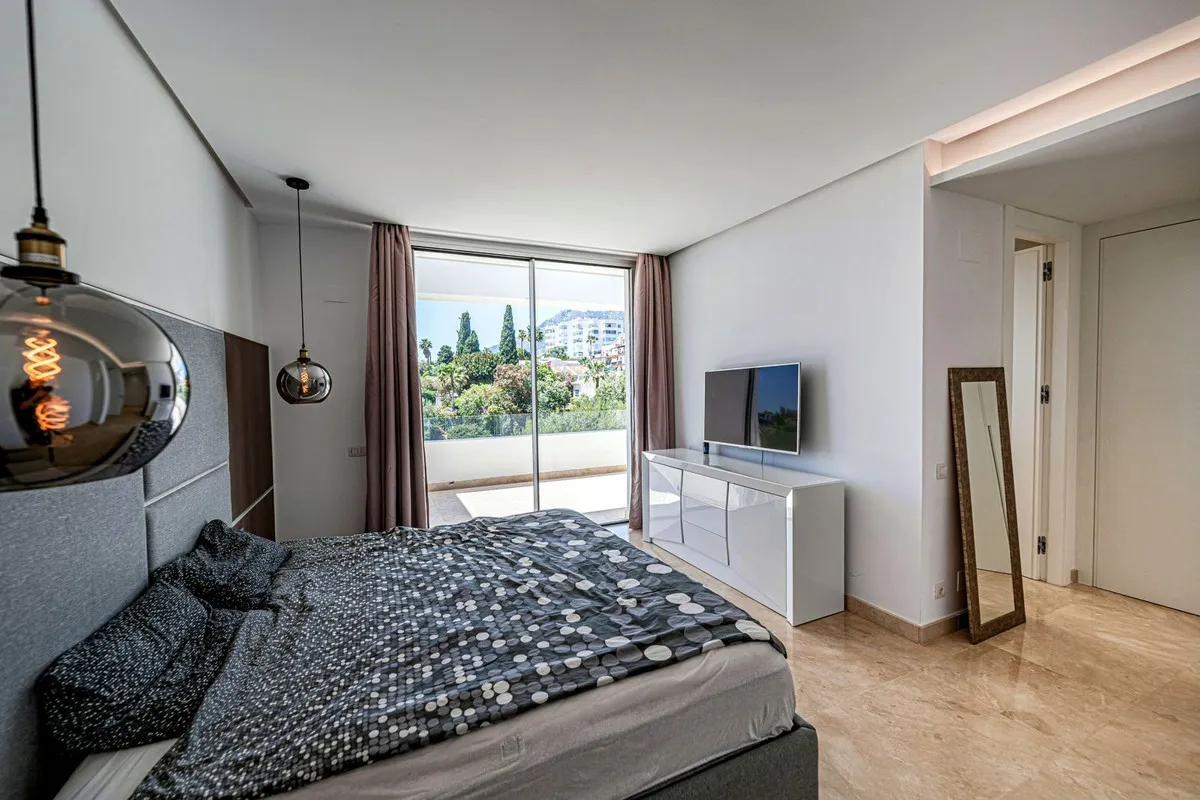 ab8da25d-8c90-44cb-8331-f47ae87d4d6d