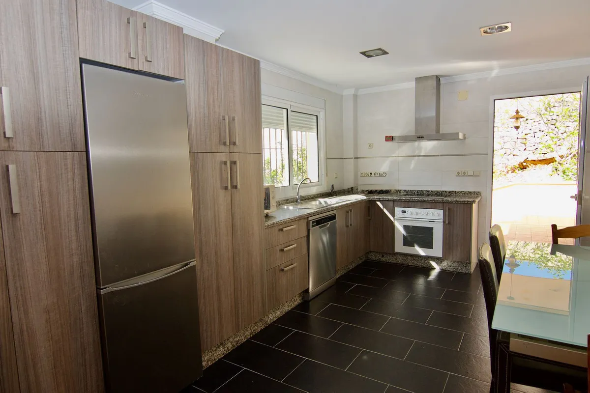 4fc49d22-25e5-41e0-8805-49aea87489e4