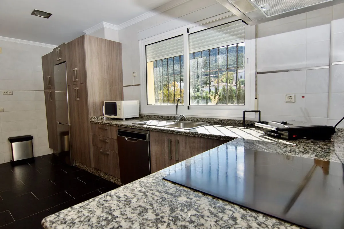 b0d2f02e-8985-4811-984c-2828defb9acc