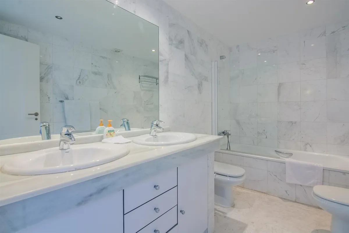 e32fb9e7-250d-4f87-8a64-1a9e0ed61fa6