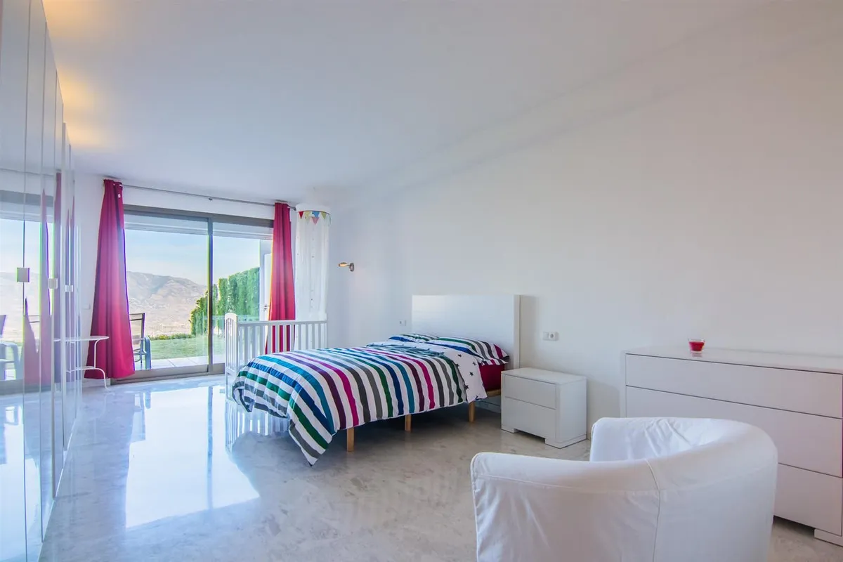 f9369550-47f0-484c-b149-2d326e50e62b