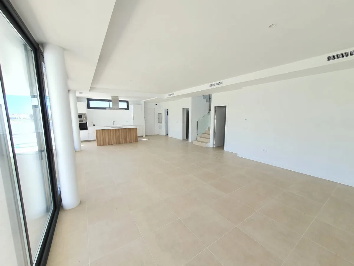 e0998d9d-f9de-48d5-9300-a028e4b65826