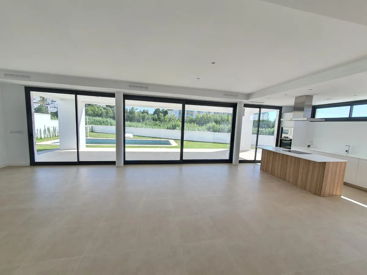 3ebc4c4d-c8a8-4a76-9b92-0a53bc02cfef