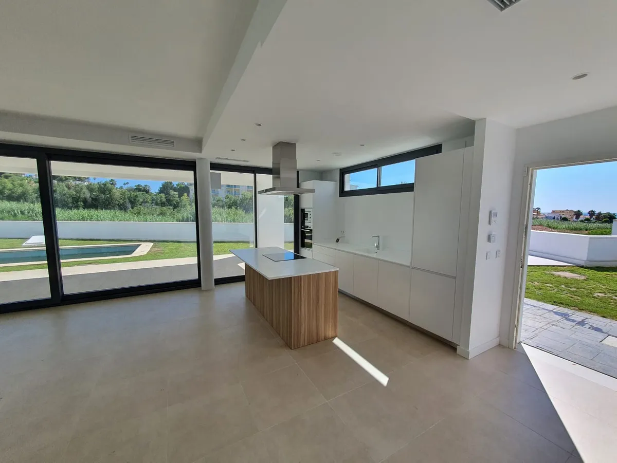 7cab2065-857e-44f2-979a-8088a02cff4d