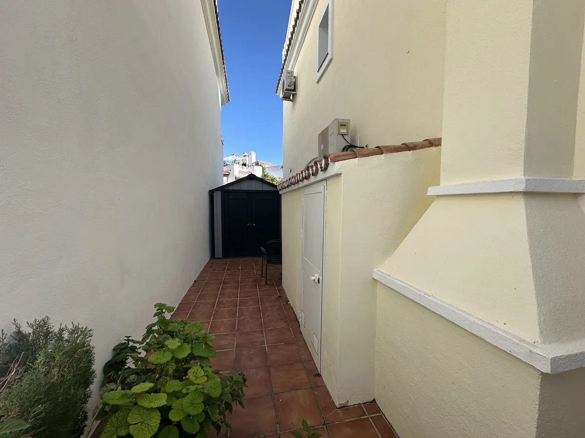 5fd21f2c-741d-4bee-93eb-1a8c92e616f1