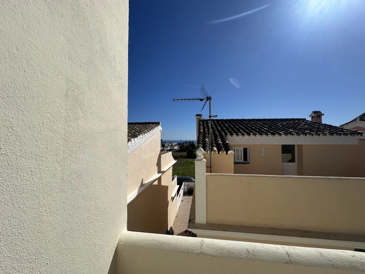 f0f7f3c8-cf0e-41c1-a1f2-5ee3cce74179