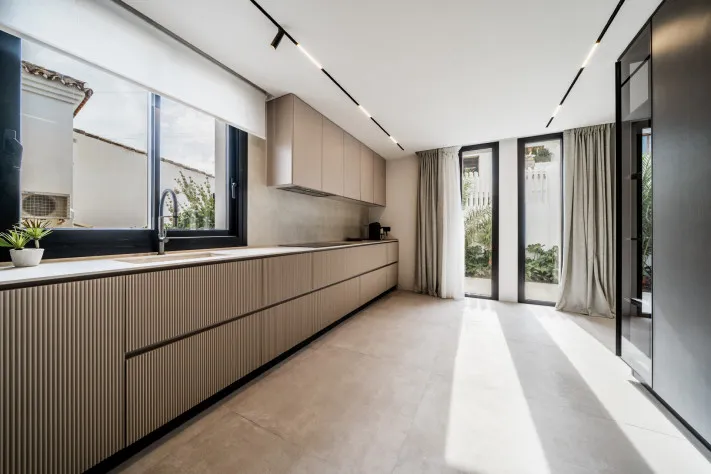 6a4e5b89-1658-44b7-8653-a2451c47a95a