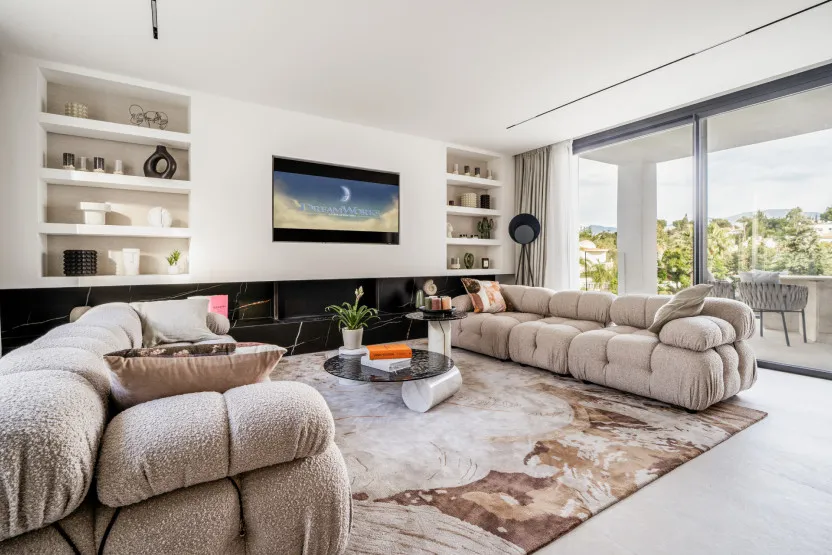 b8e4ab6c-5b02-4593-ac83-6e256e0aef02