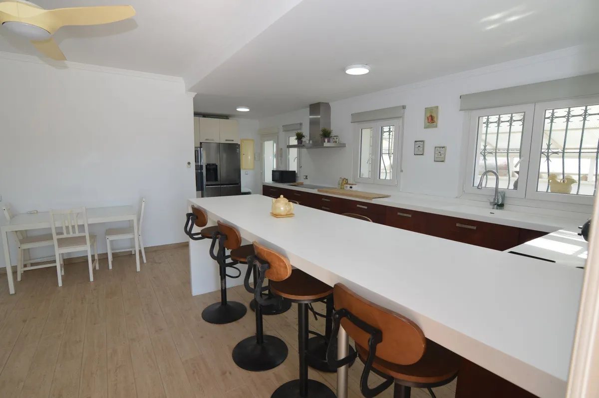 1f65aae7-4881-42ba-a793-b7ab40e05897