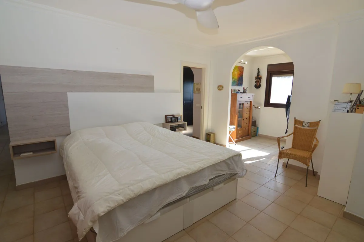 e90bd26a-6ad2-4d40-81f8-d0fe7179c70a