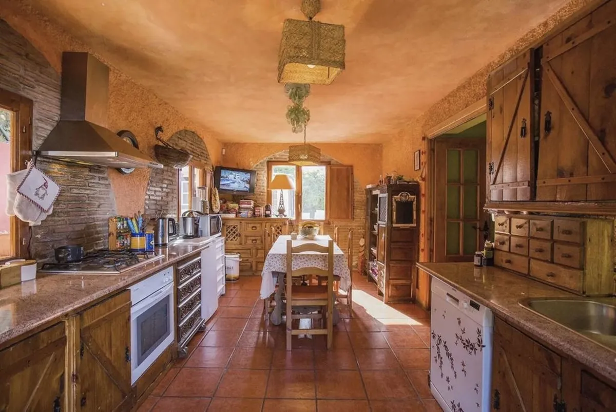 1c2a2bf1-7faf-4f44-a5d8-e3a828800852