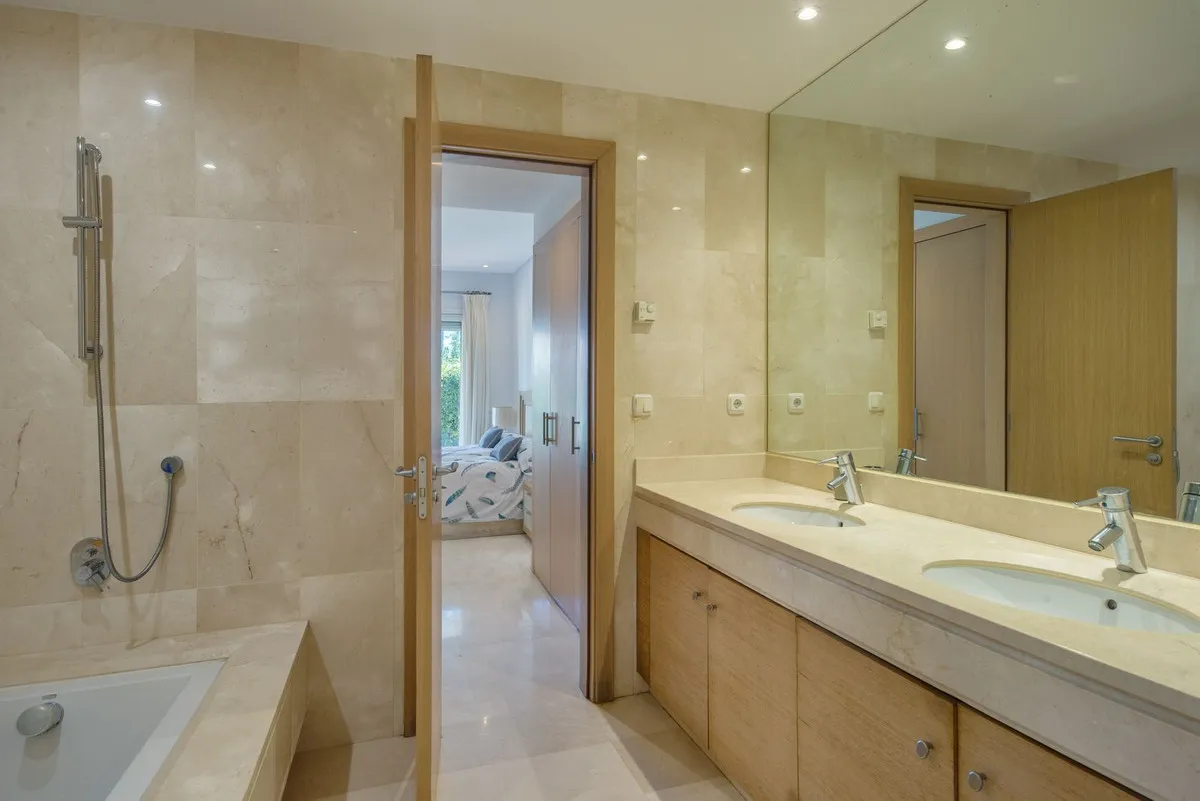 e6706be2-ff42-4480-b67b-2218b64f3ebf