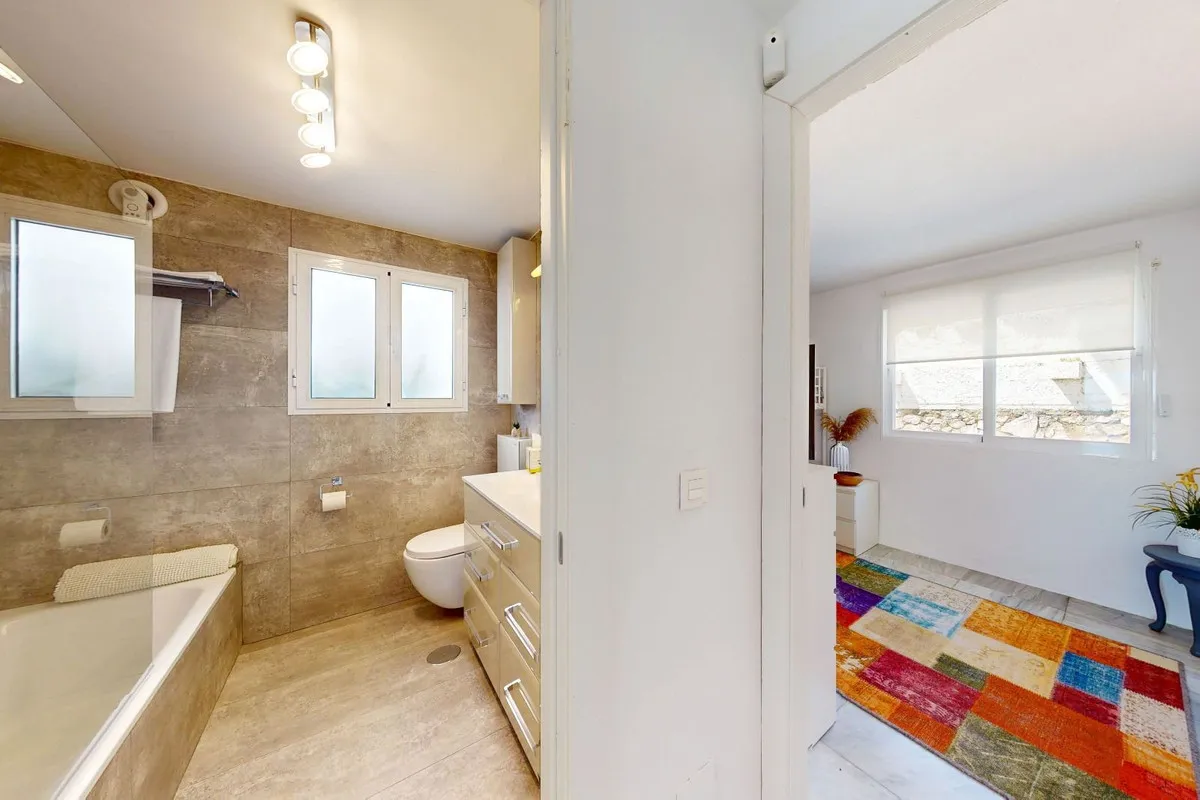 91f58249-b9a3-46aa-b93c-5285deaec3f5