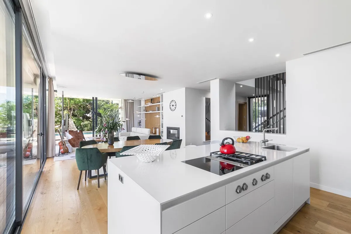 bb195f84-5b5b-43a5-8007-a9b219e07437