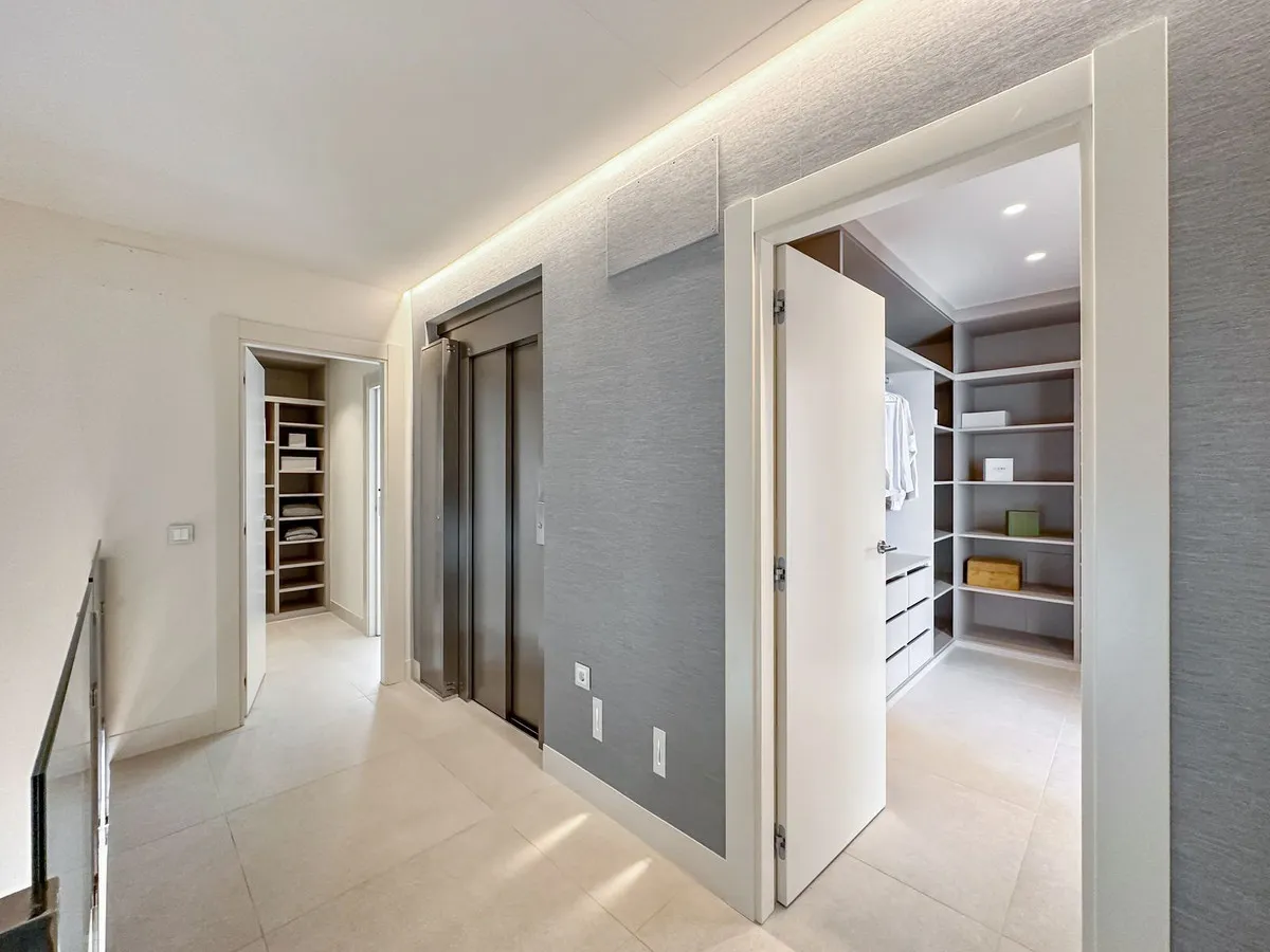 d54467c7-6cc6-4d87-a5b3-f88a9de17739