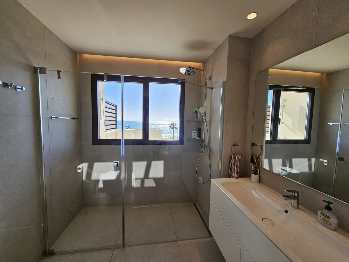 6597ecf6-b057-46b2-9f41-2201bfc40fee