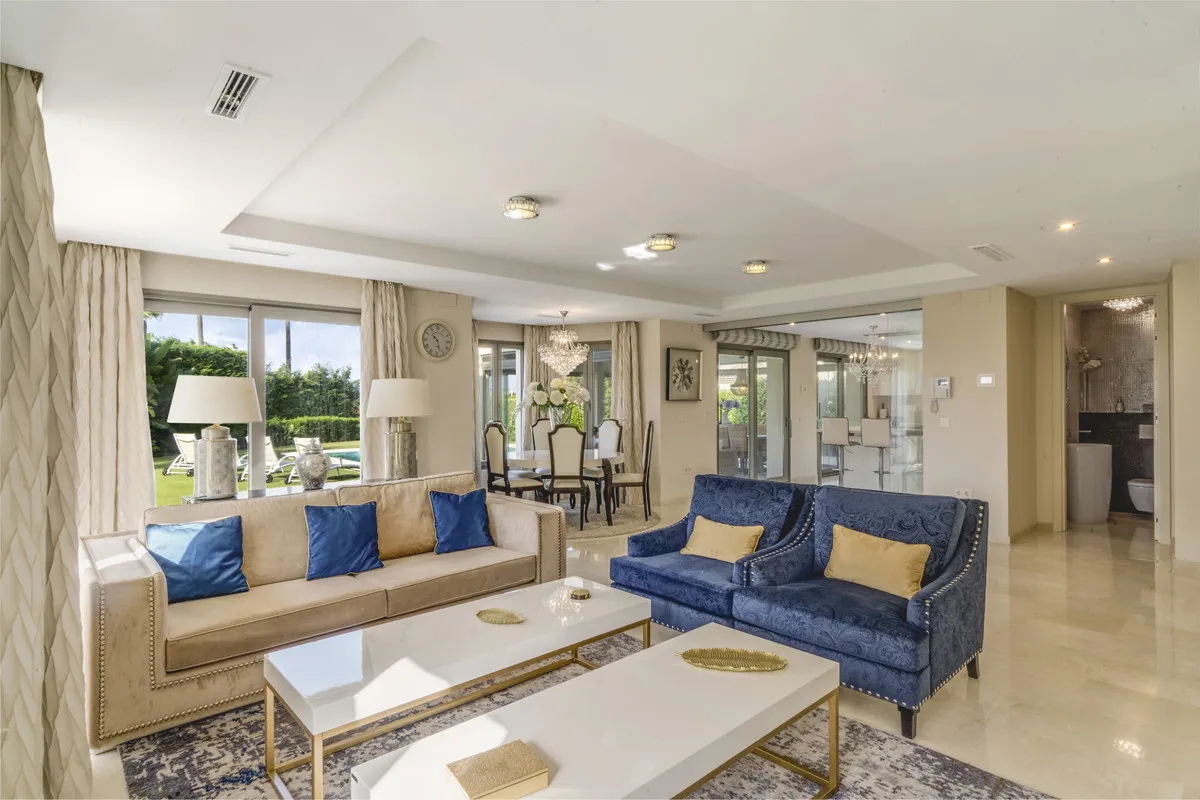 00e21a5d-2099-4636-8285-7f7c60467359