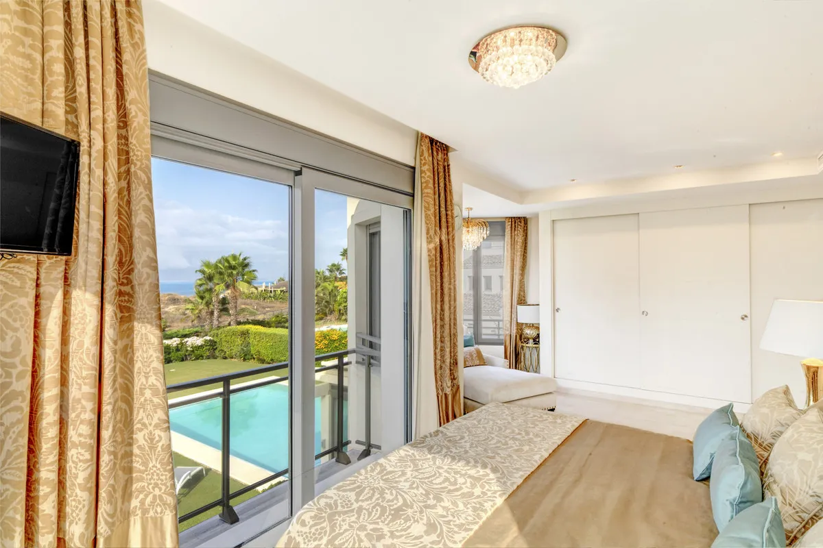 021c4b26-6952-4b16-b918-0ae5dc21507c