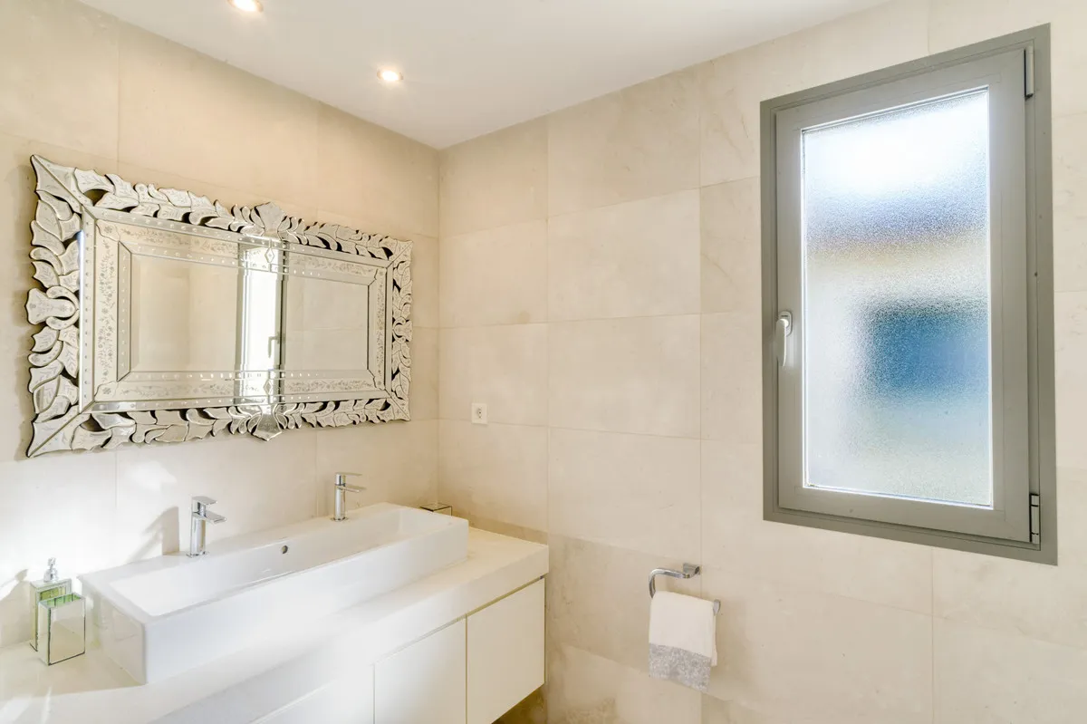 2e352949-3d9d-4bf9-8e20-db9b61ac0cce