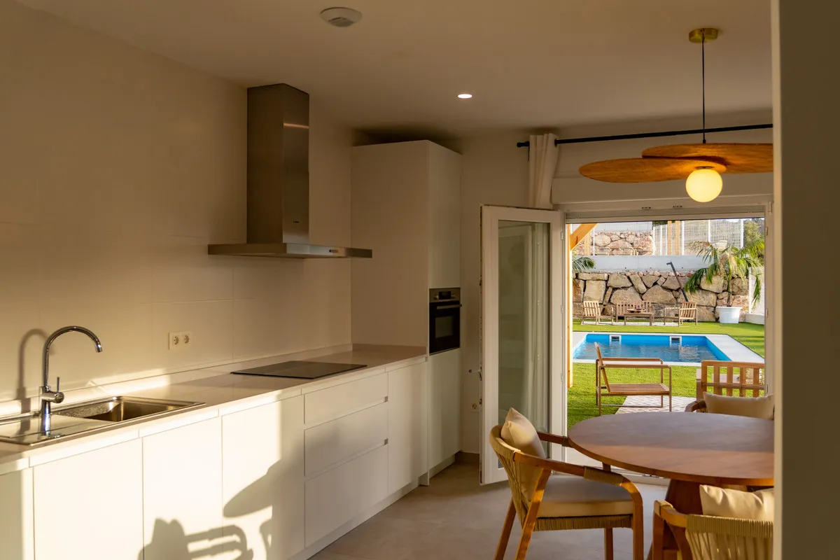 104b59b8-143b-4e27-9b97-a3b3c452941f