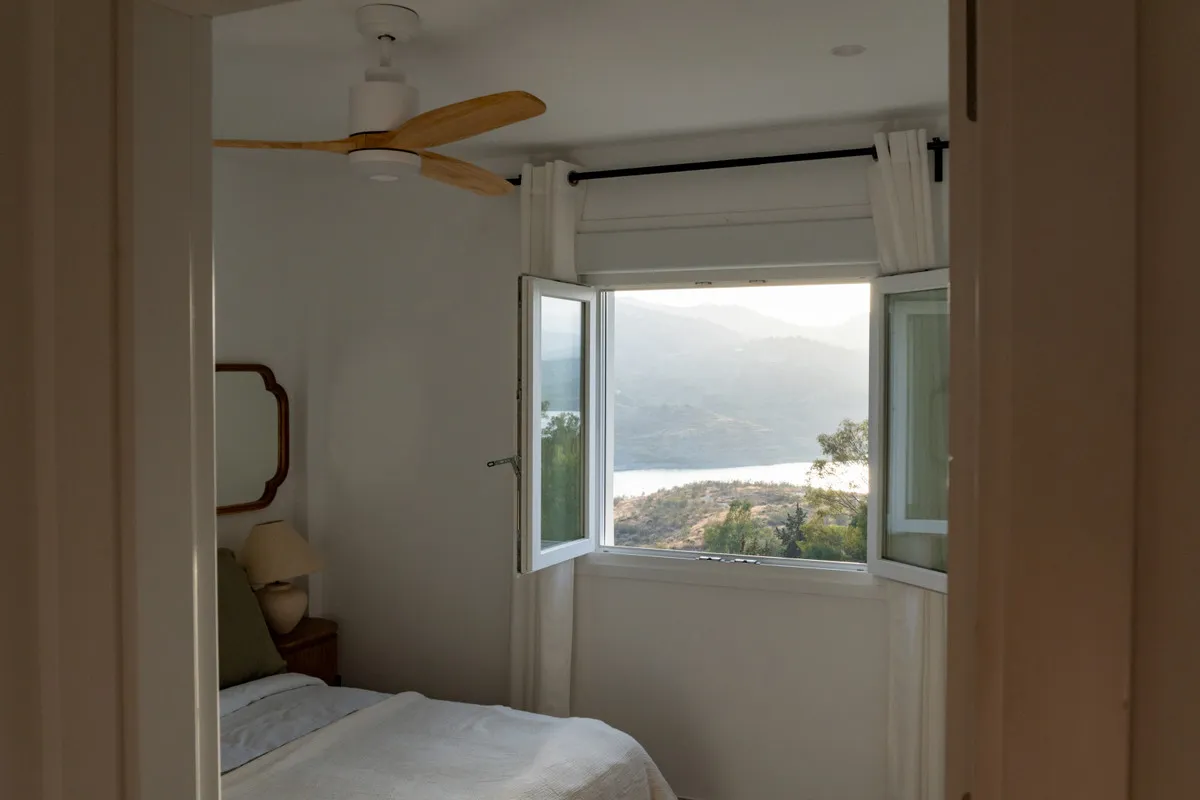 e91fe096-323b-4b74-be96-6b03fc670a7c