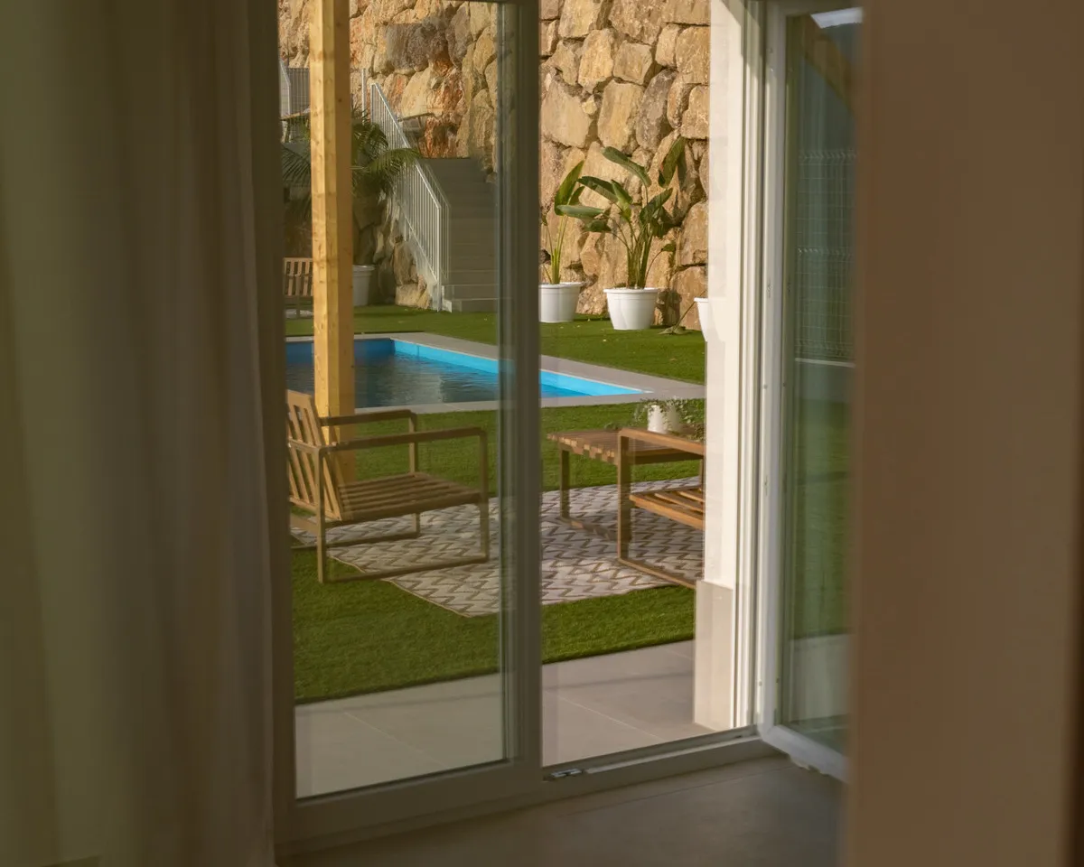 ef6c603e-e07d-4b47-bd4c-d8f298669281