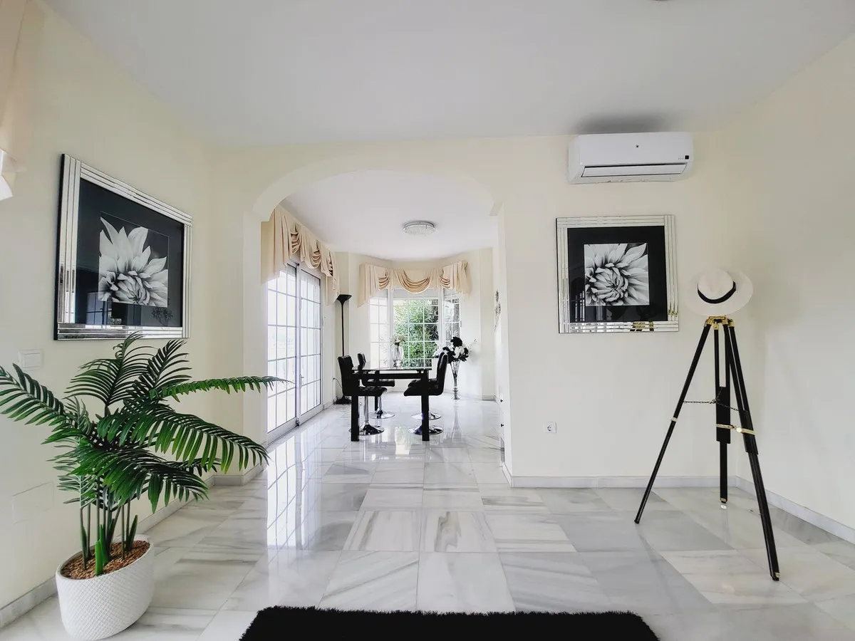 0360dd19-e9d7-4f01-882d-faec420e9f27