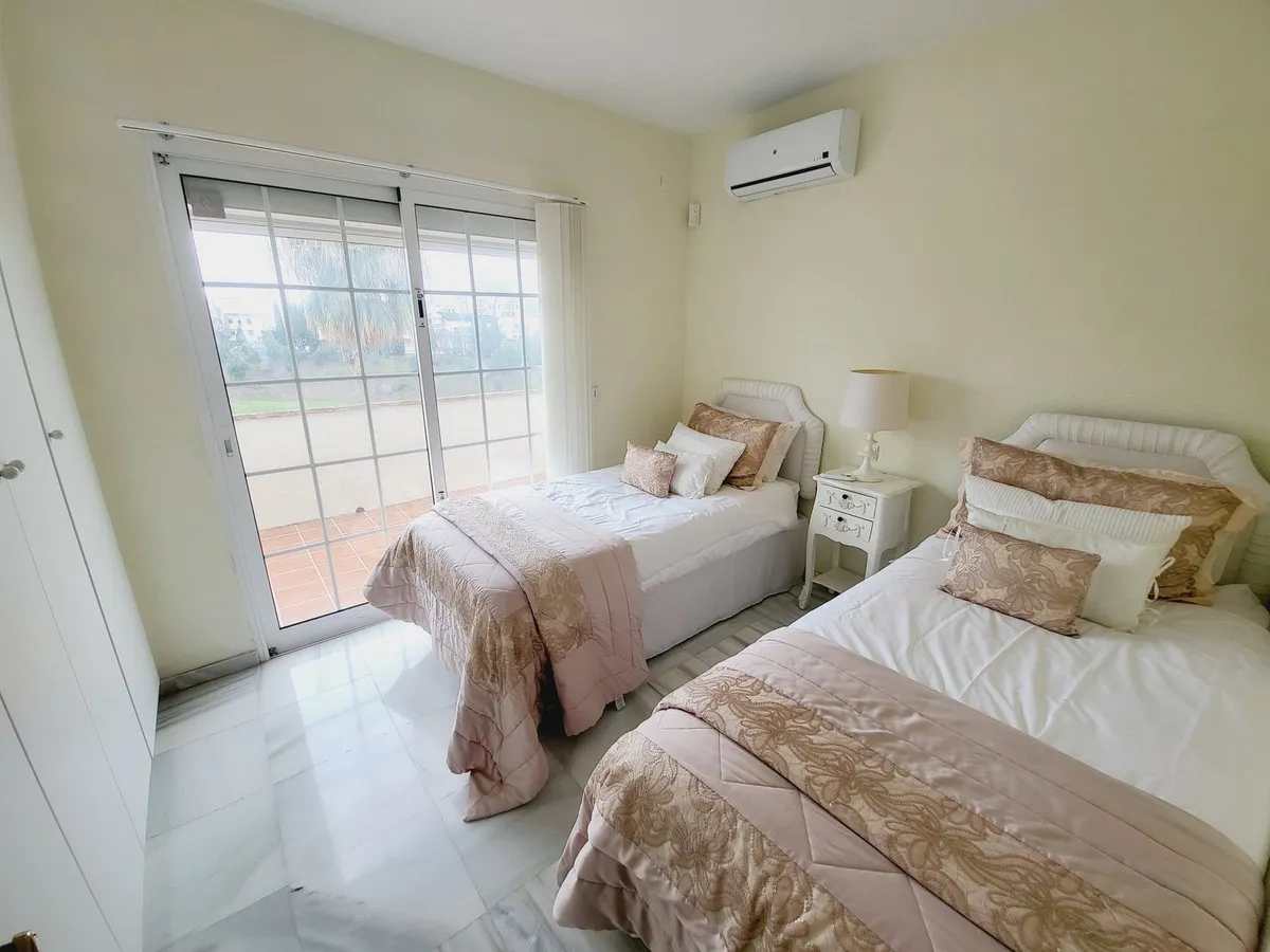 b2da8b53-48d4-4d80-8d23-e0c8577245c5