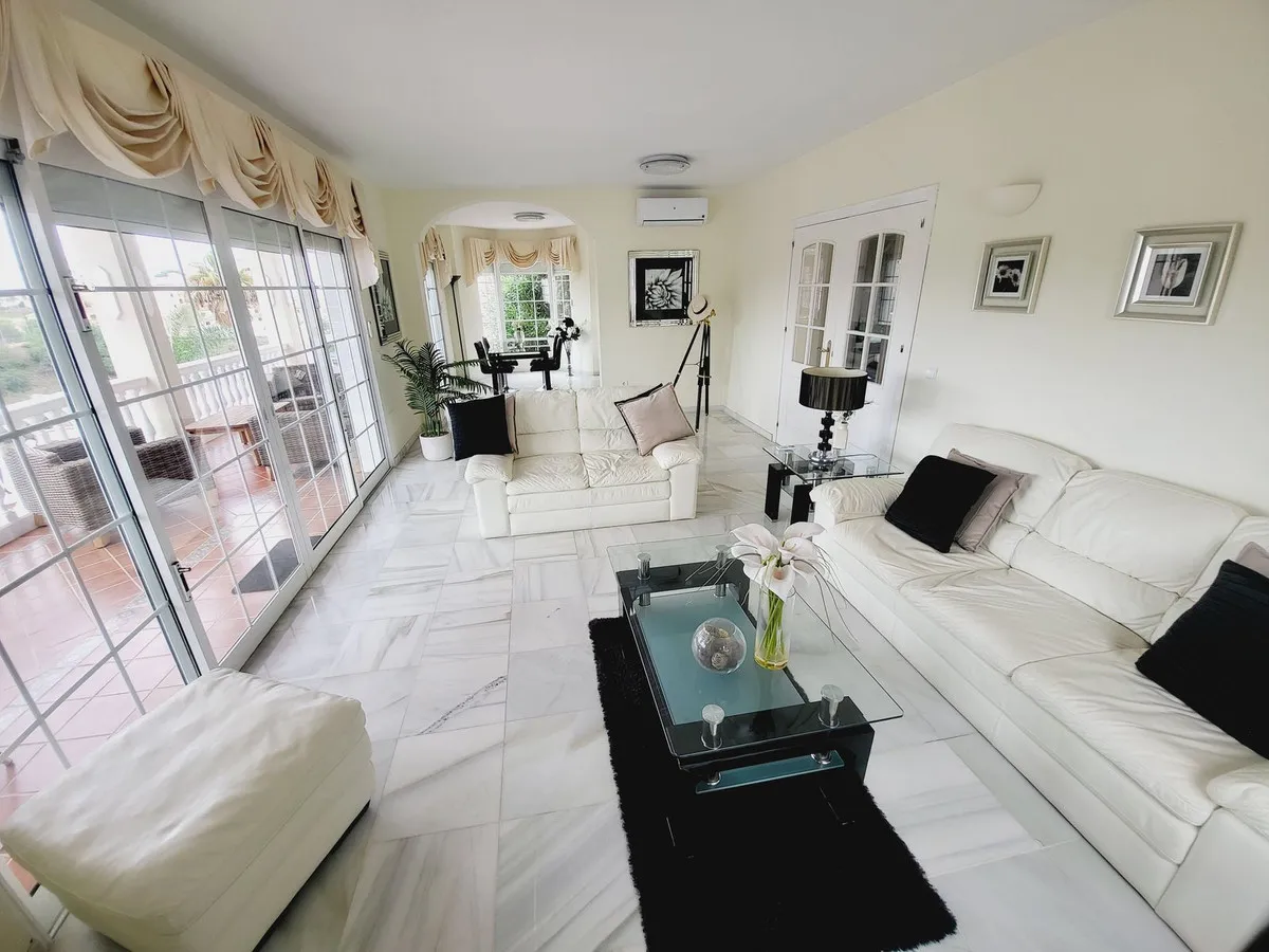 c2839db6-f0ab-4a19-a2d8-6d56ef24e295