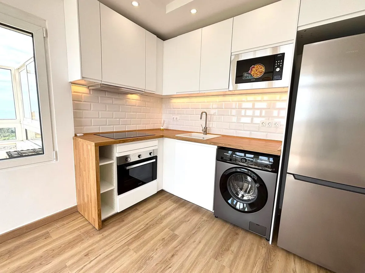 a8de0185-763d-420b-9e91-afa6fabe2f27