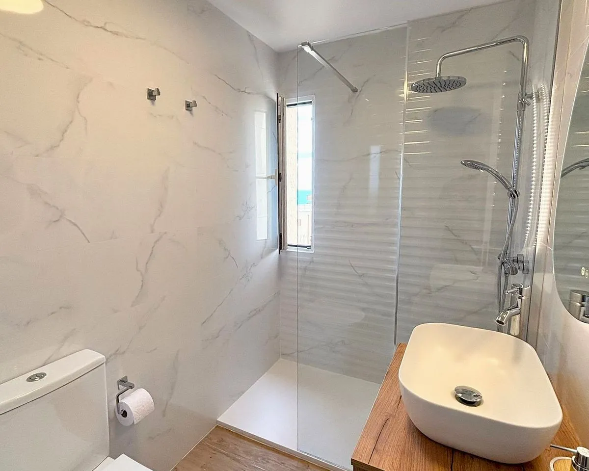 dcb8a0a6-5a20-4924-805a-05d142744f8c