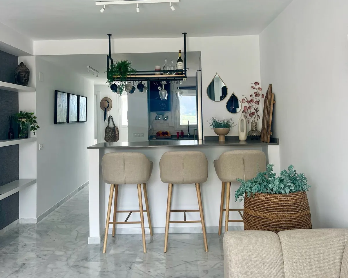 f058dd33-bc83-446a-84ad-e65cf9cbb043