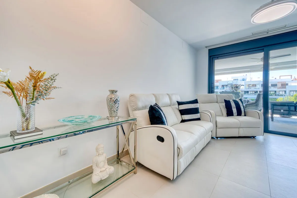 03eb28fc-f646-4880-9e12-3e1019110a3b