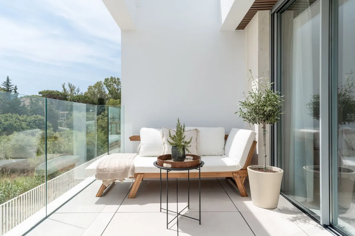 b572ac49-4dee-40d7-a94a-39d1d83b701c