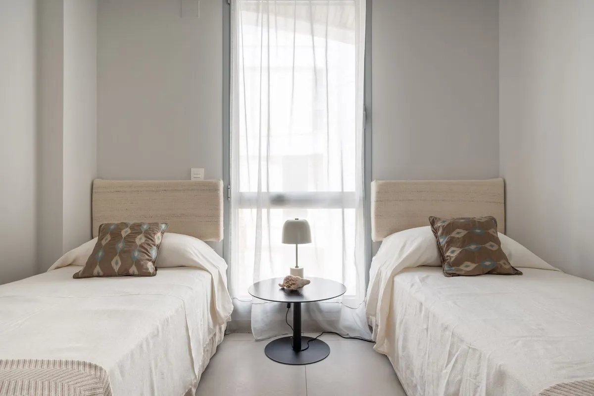 f1124759-3598-4004-9183-1c2276f02450