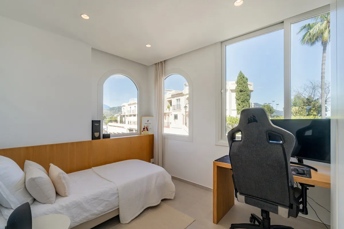 bf580dc0-bc46-4459-853d-3951bc0b96fb