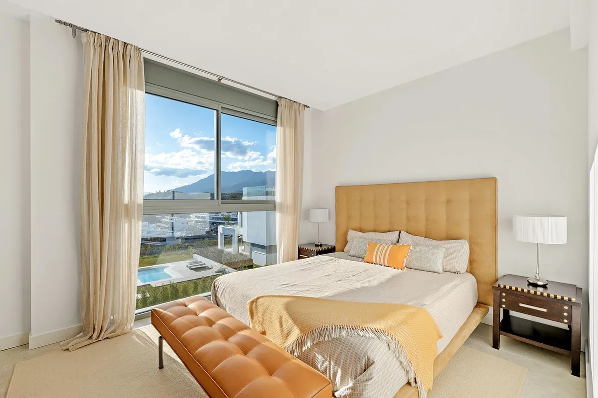 92fdcbca-0933-4a5b-82e0-2333e0061440