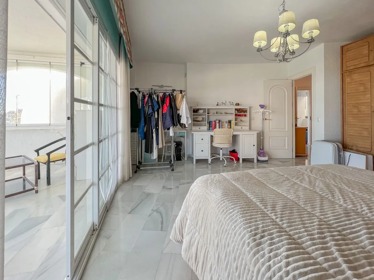 1f4676bc-f0c7-45a3-bf4d-93adc893ec35