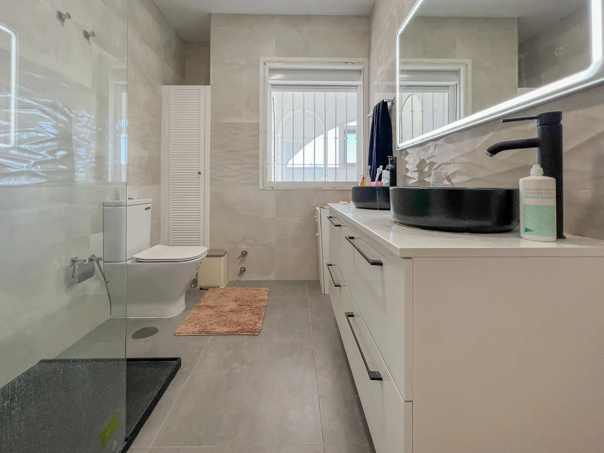 4d3fdd3b-c512-49d1-89c7-b803561d3233