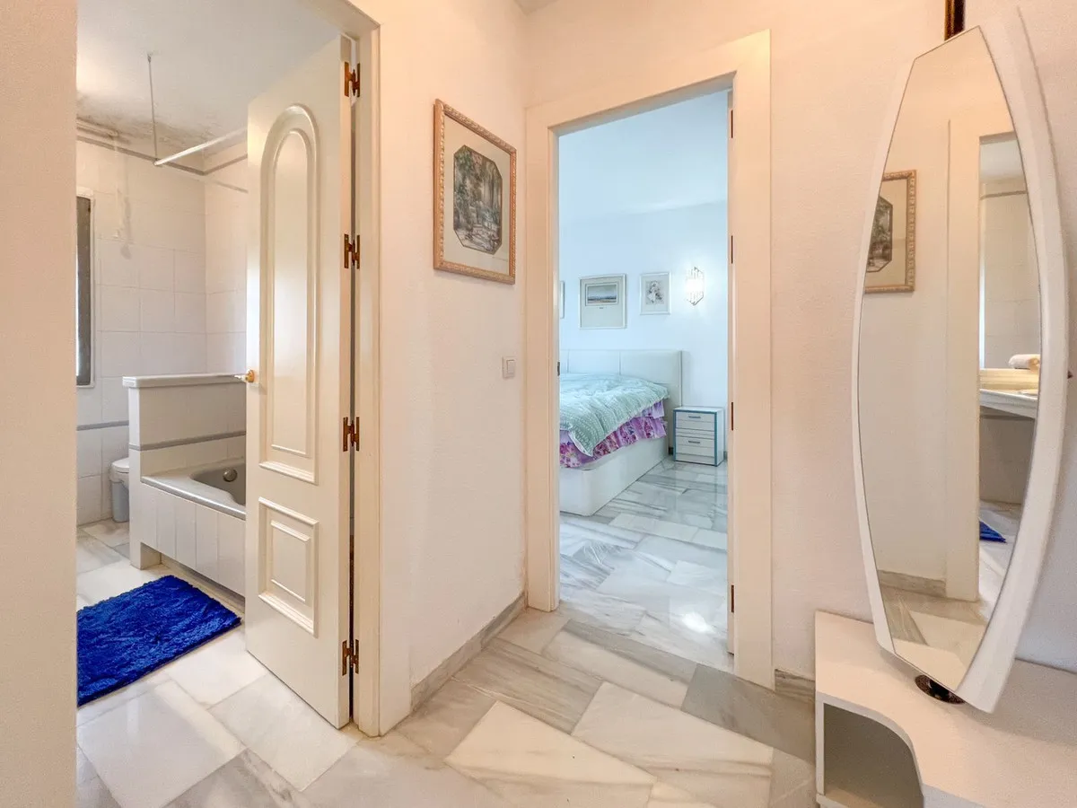 9381251c-6b3e-49f2-b25a-8b43efff0851