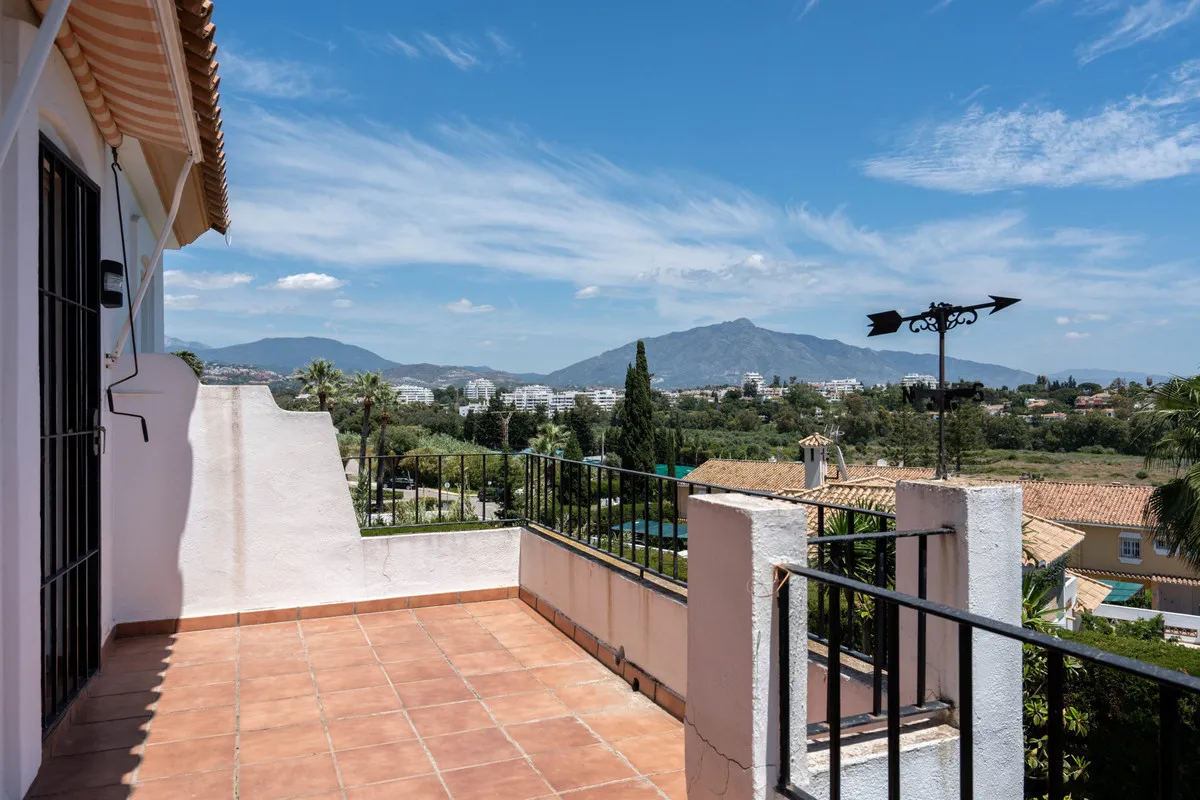 04948776-8d31-4a32-bf07-2873d85e3121