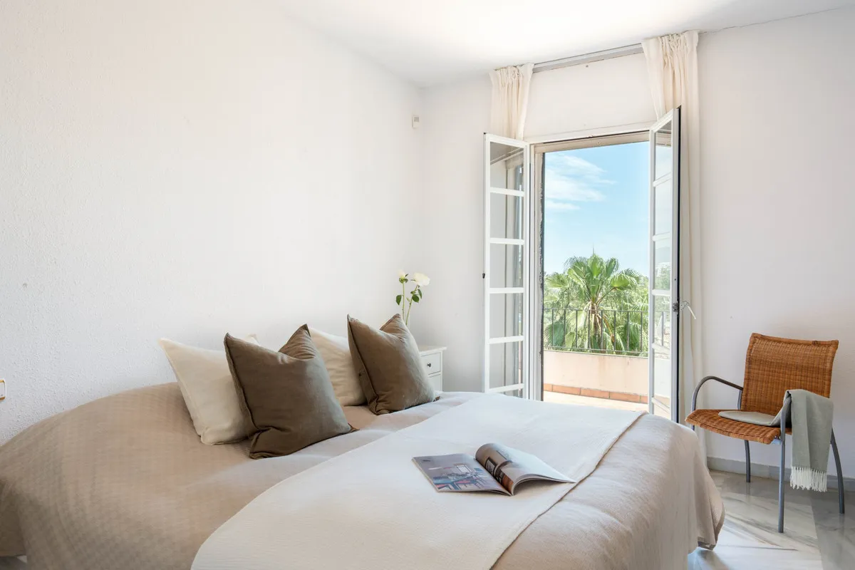 afcaeb72-038d-4df7-8d6e-4fc5836ba56b