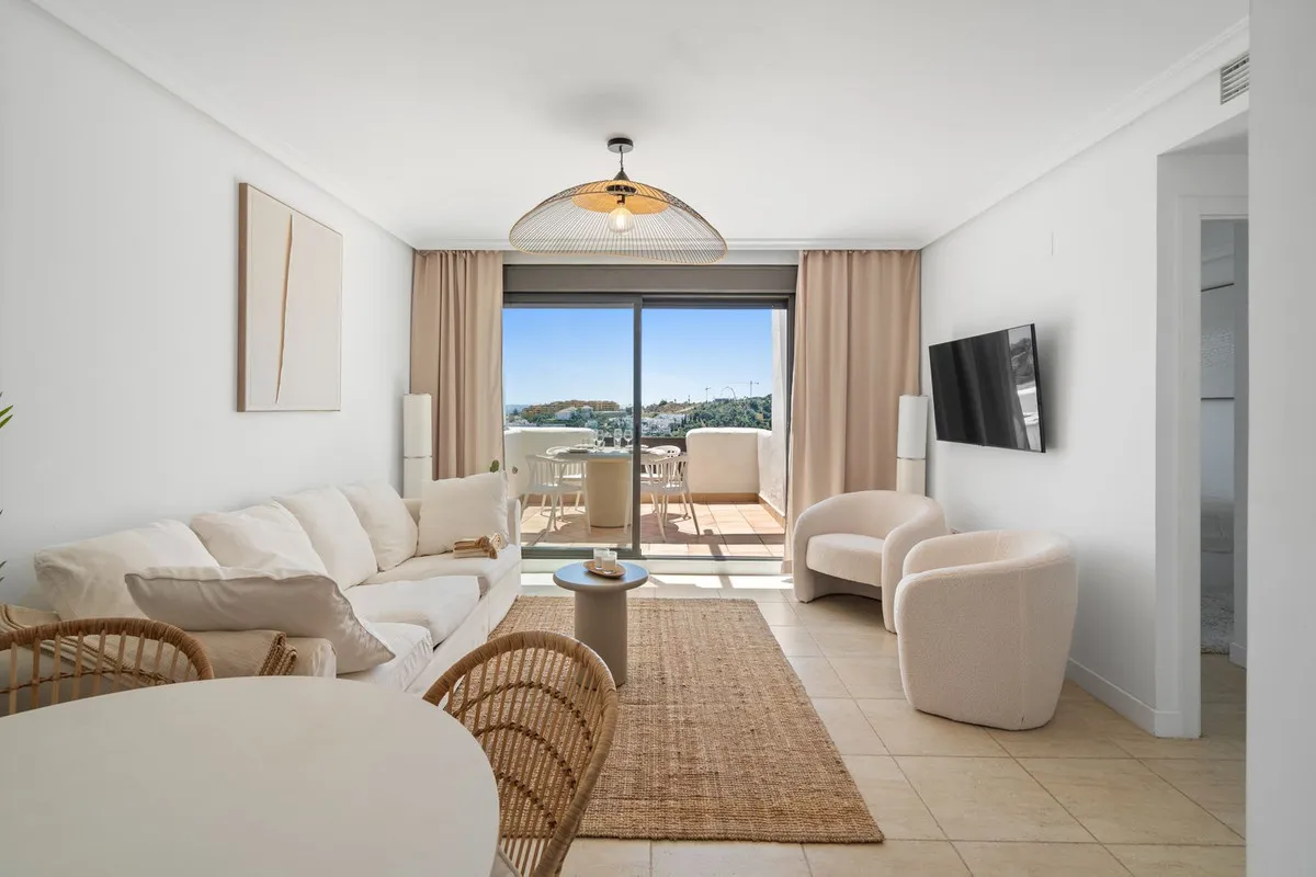 42c64942-9ab1-4fc1-959a-fb3c0e6109f3